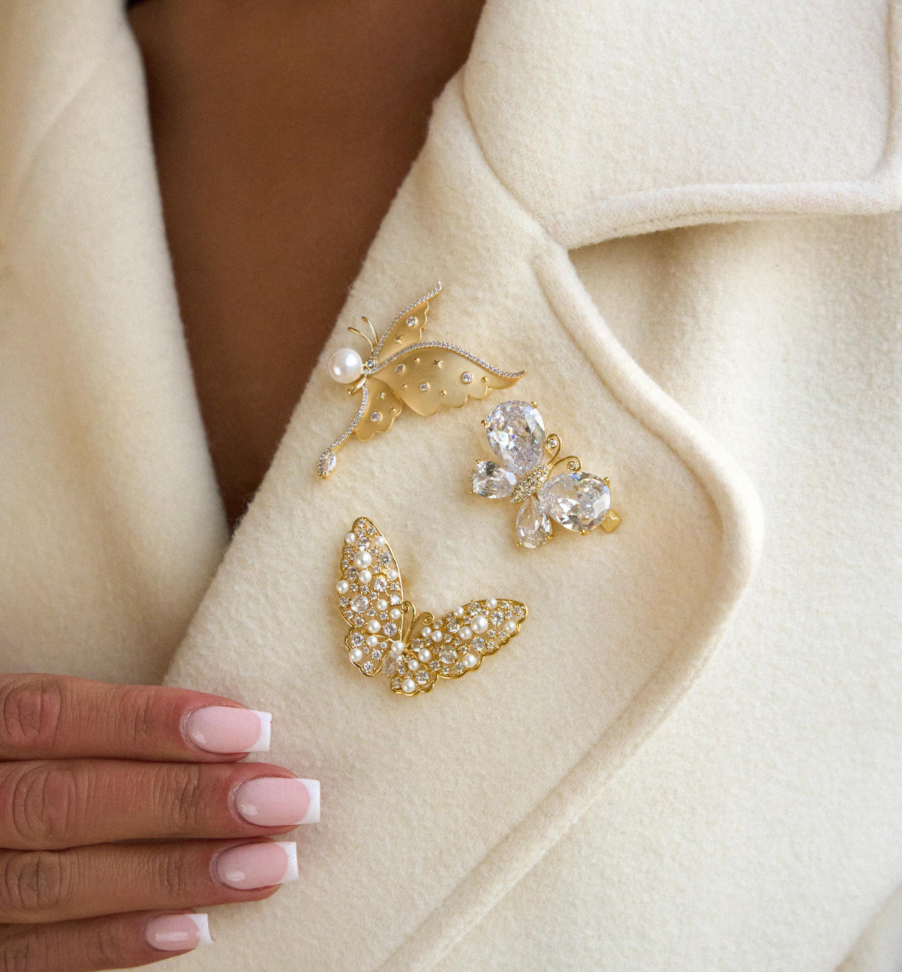 Broszka złota z motylem z perełkami Pearl Butterfly BRSS0089