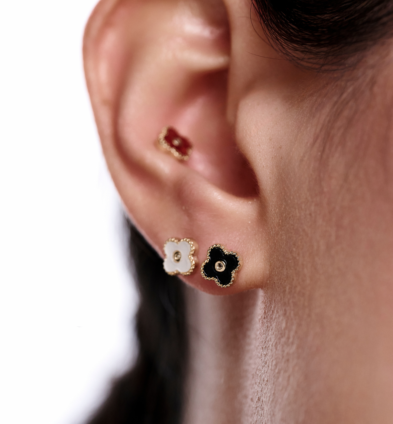 Zestaw złoconych kolczyków z koniczyną i cyrkonią KMB0039