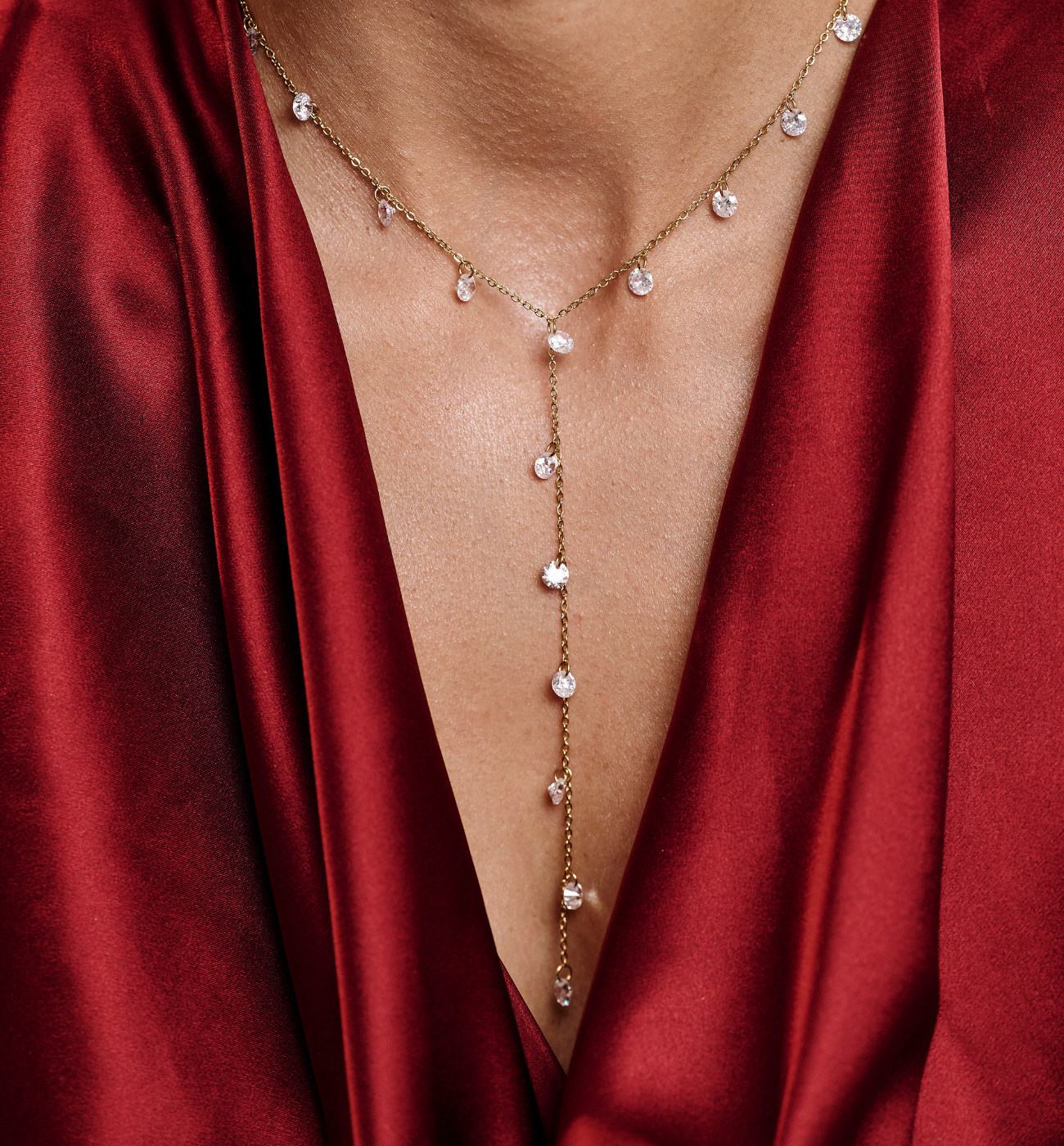 Naszyjnik złoty z krawatką i transparentnymi kryształkami NSY0603 - By Dziubeka