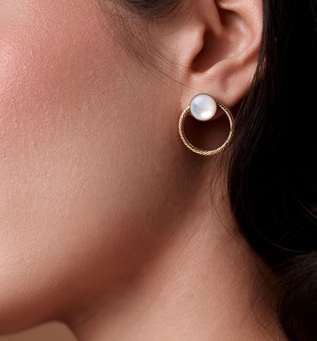 Kolczyki złote koła z perełką KSY0441 - By Dziubeka