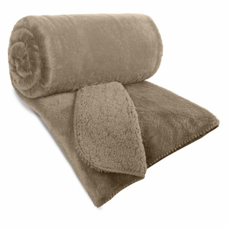 Futrzana narzuta NINA Eurofirany 220x240 cm beż dekoracyjna na łóżko 1 szt.