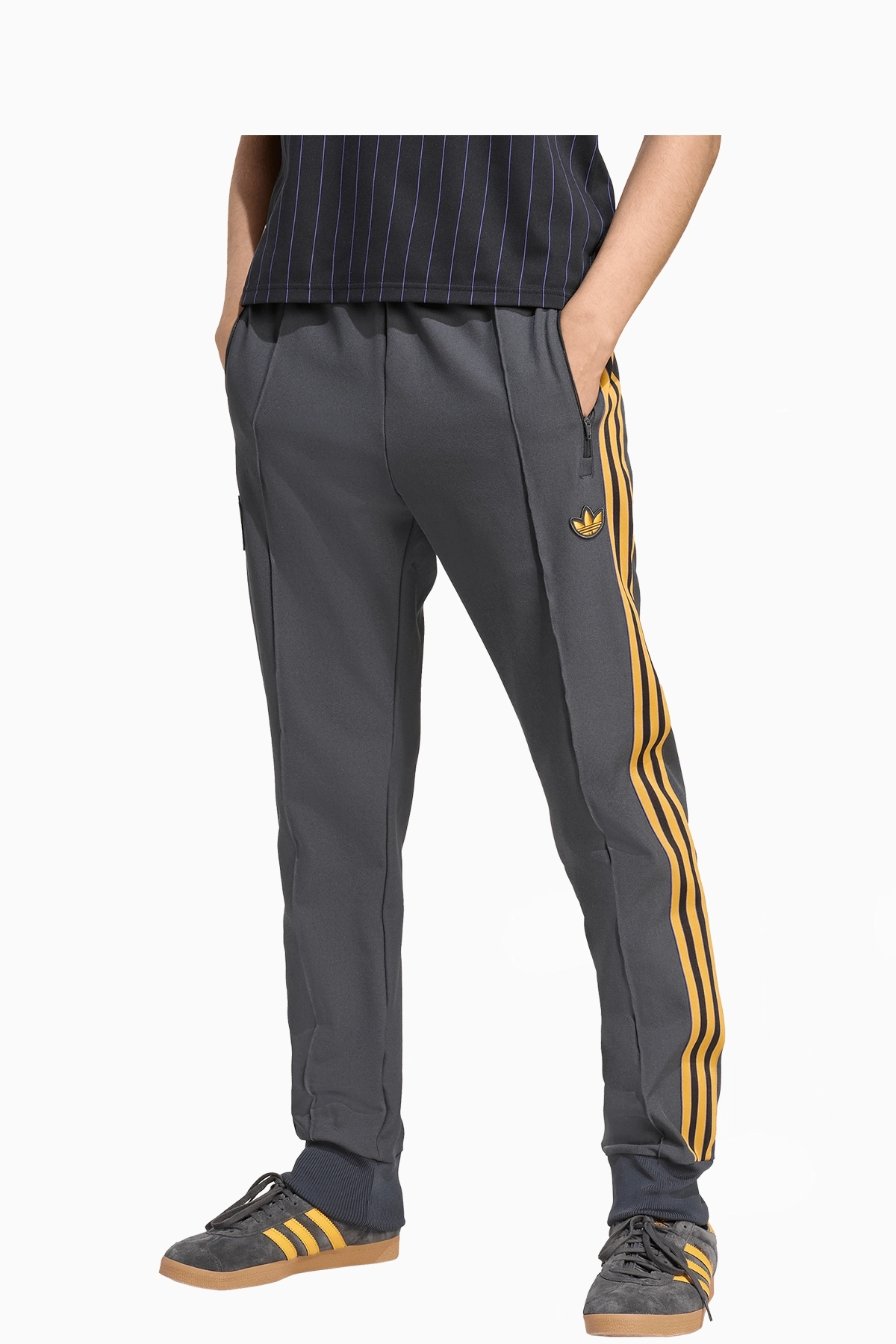 Spodnie adidas Manchester United 25/26 Terrace Icons - Szary