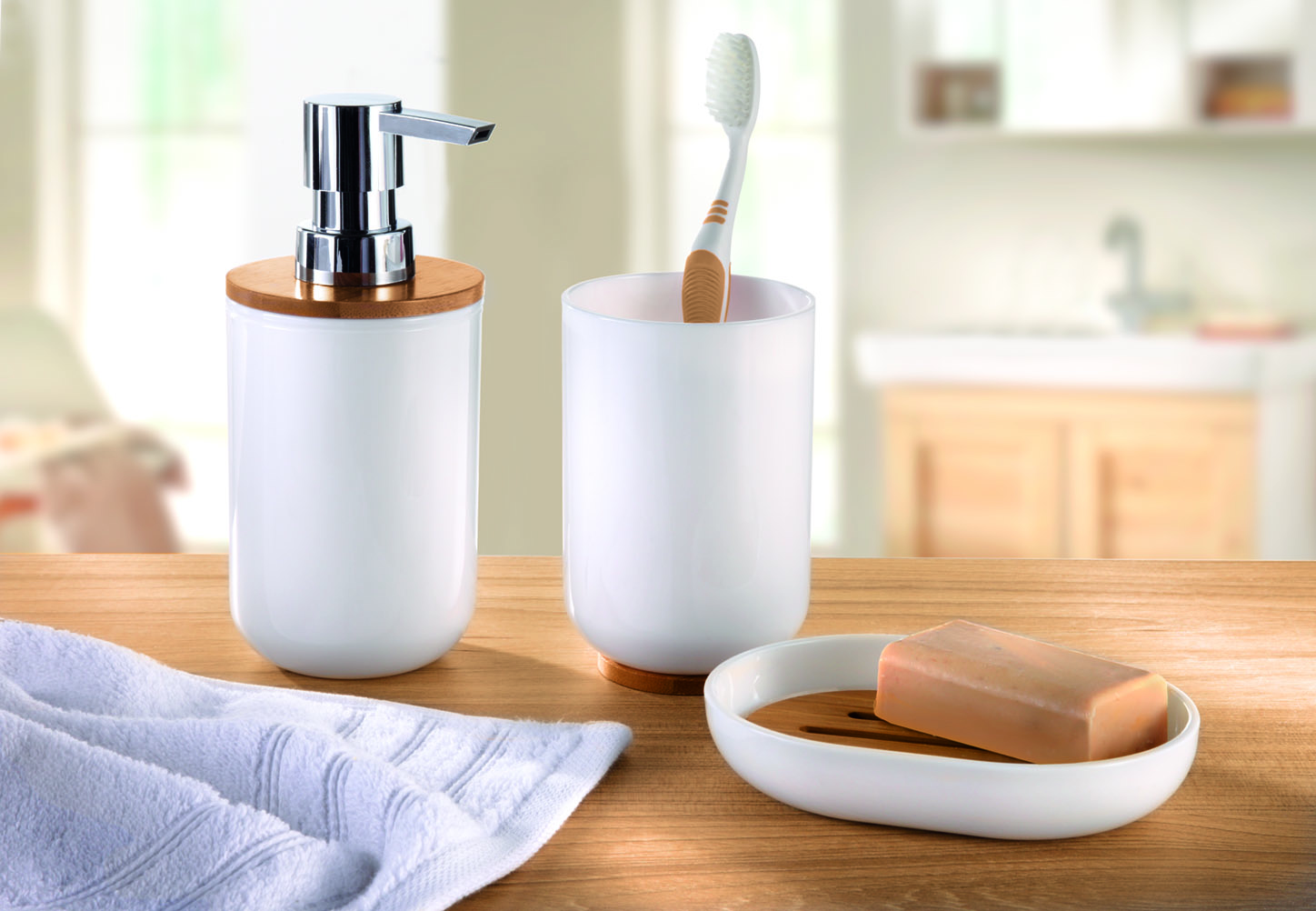 Kleine Wolke Timber dozownik do mydła 300 ml stojący biały/bambus 5877100854 - Wysyłka w 24h