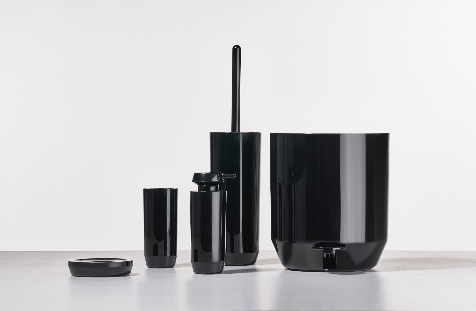 Zone Denmark Suii dozownik do mydła 250 ml czarny 332158