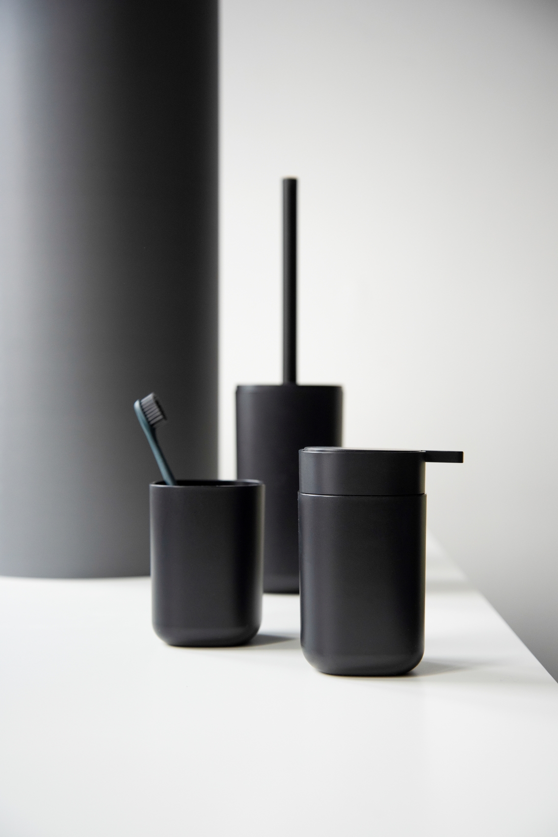 Wenko Davos dozownik do mydła 350 ml czarny 24832100