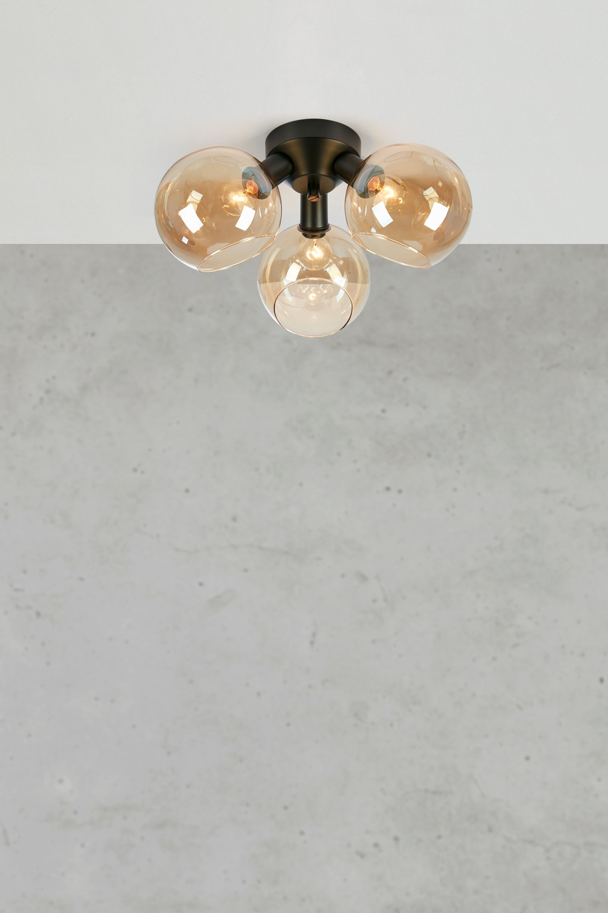 Markslöjd Artis lampa podsufitowa 3x40 W czarna-bursztynowa 108997