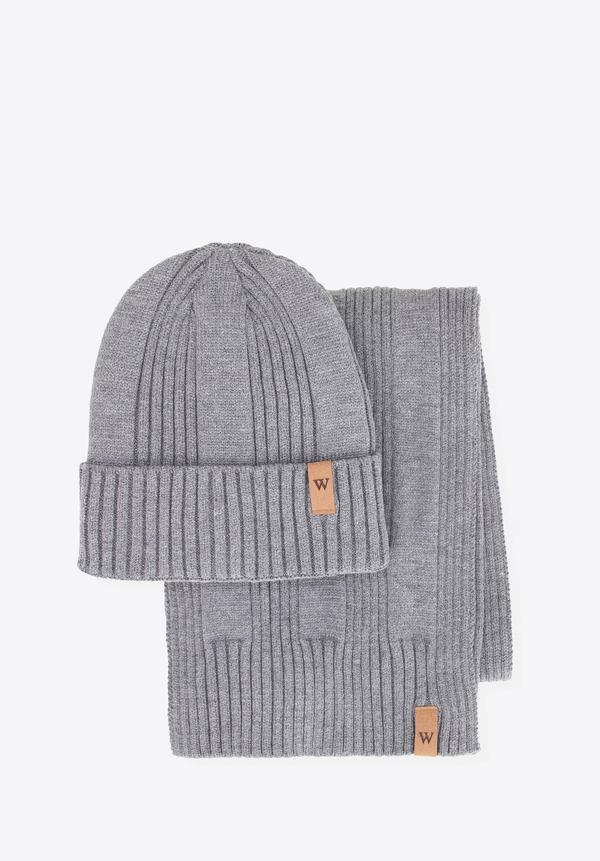 Klasyczny komplet zimowy: czapka i szalik szary