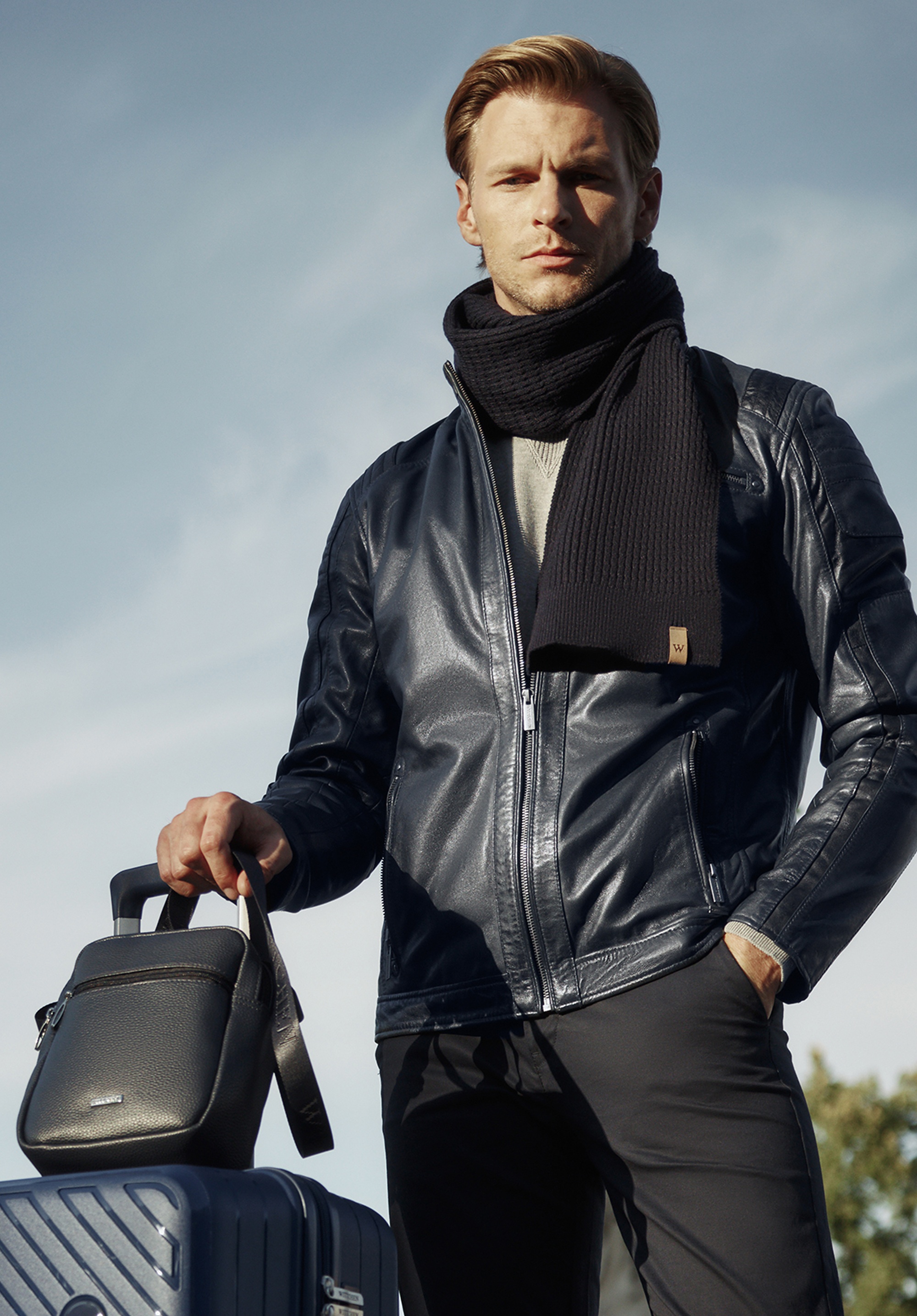 Mała listonoszka z ekoskóry czarna