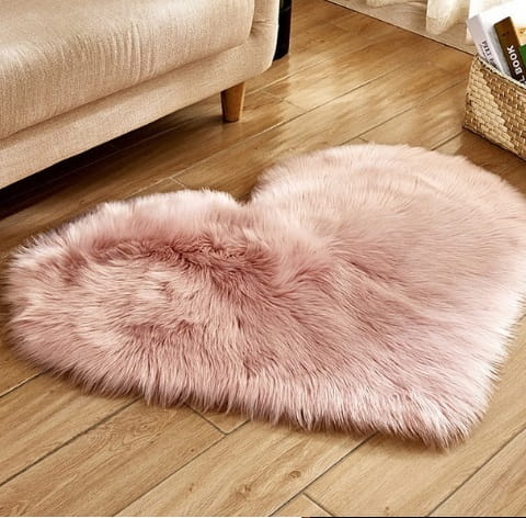 Puchaty dywanik serce 30x40 cm