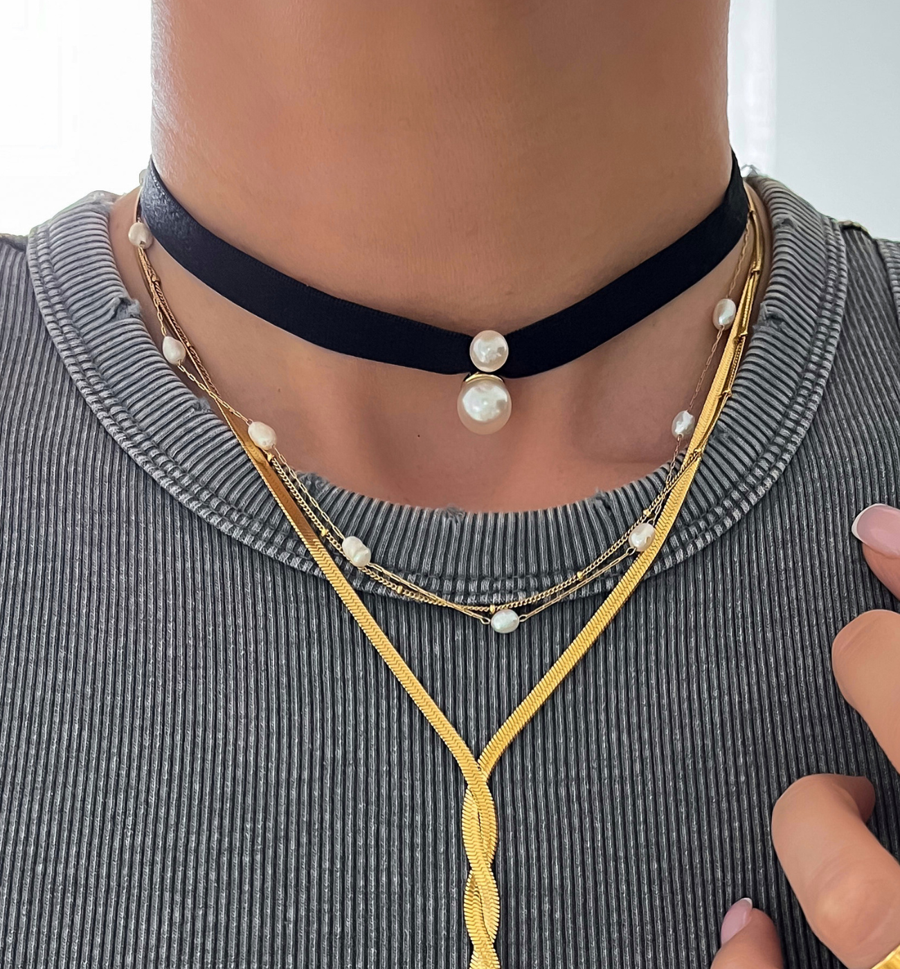 Choker czarny z tasiemką i perłami Energetic - By Dziubeka