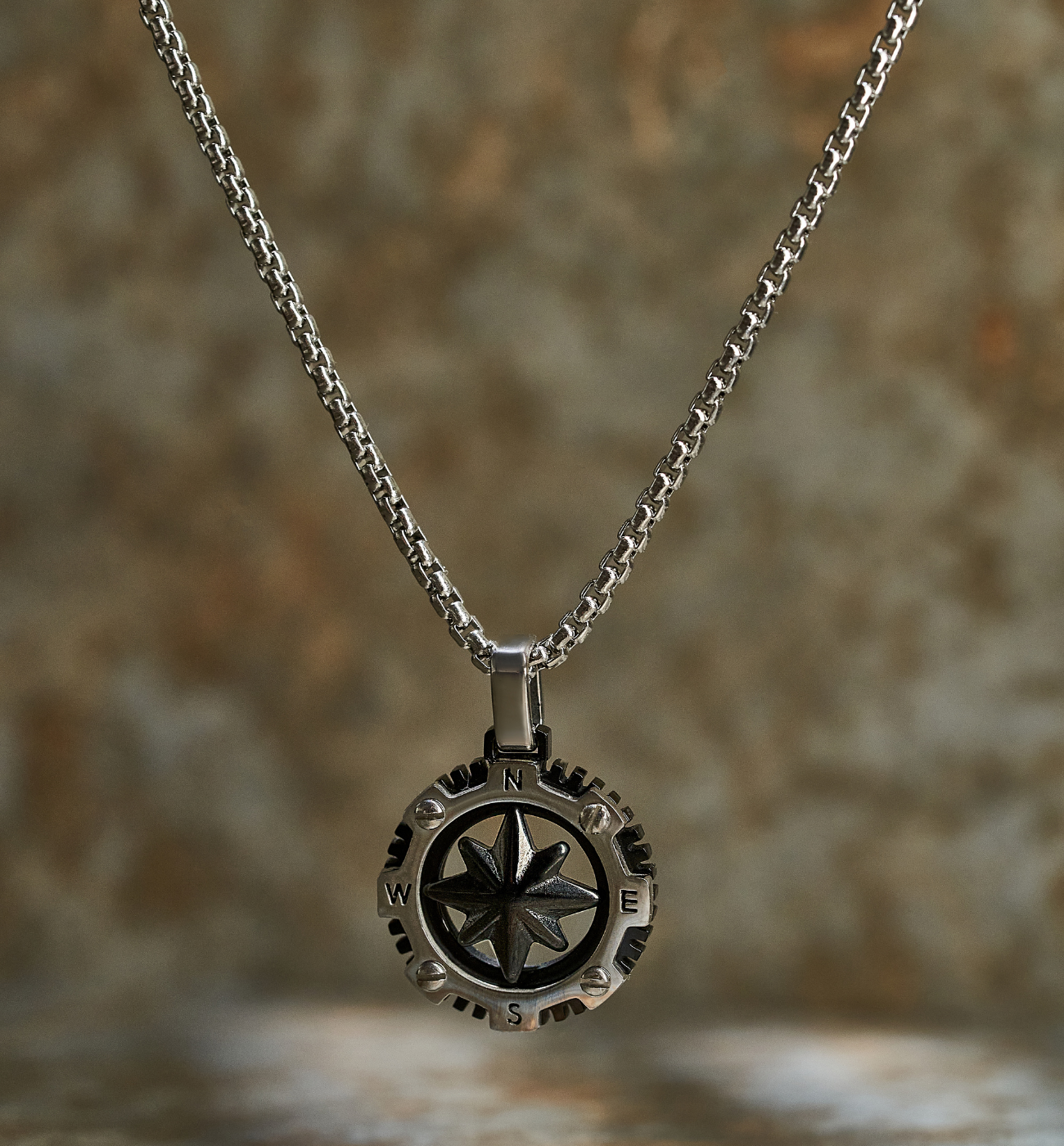 Naszyjnik z różą wiatrów Gunnvid NMITC0101