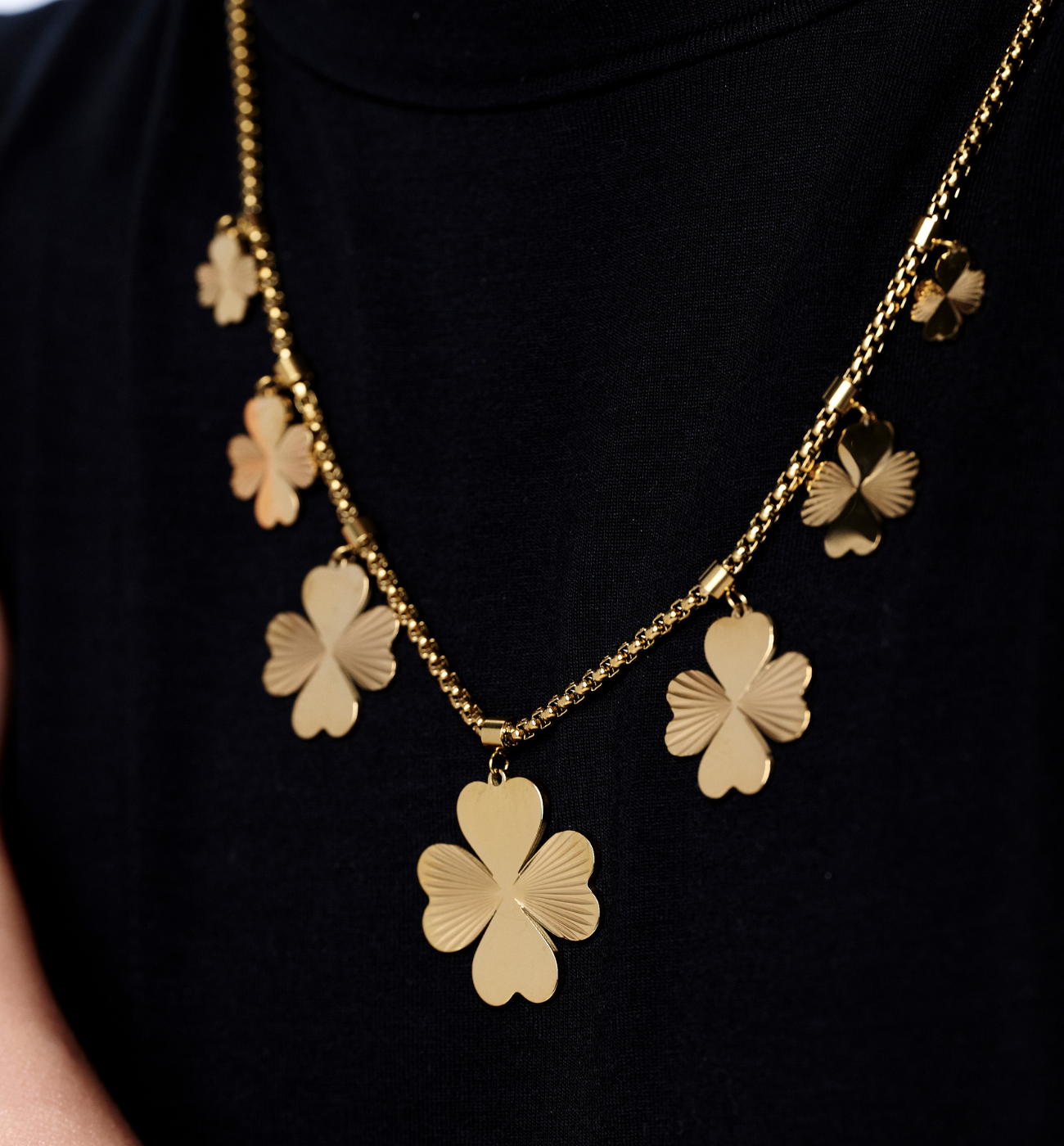 Naszyjnik z koniczynkami złoty NEA0039