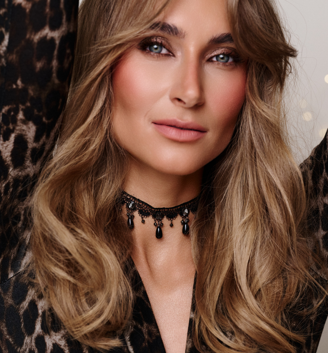 Choker czarny koronkowy z kryształami i kroplami onyksu NLU0047