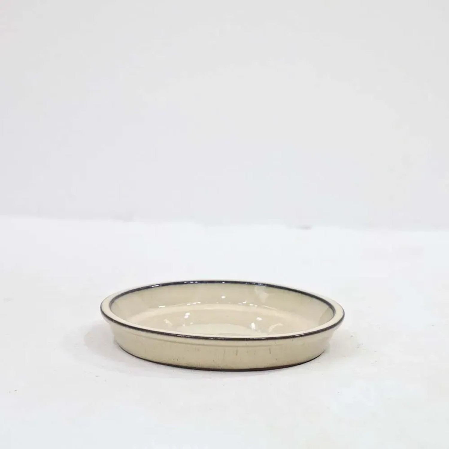 Podstawka ceramiczna szkliwiona krem - 28 cm