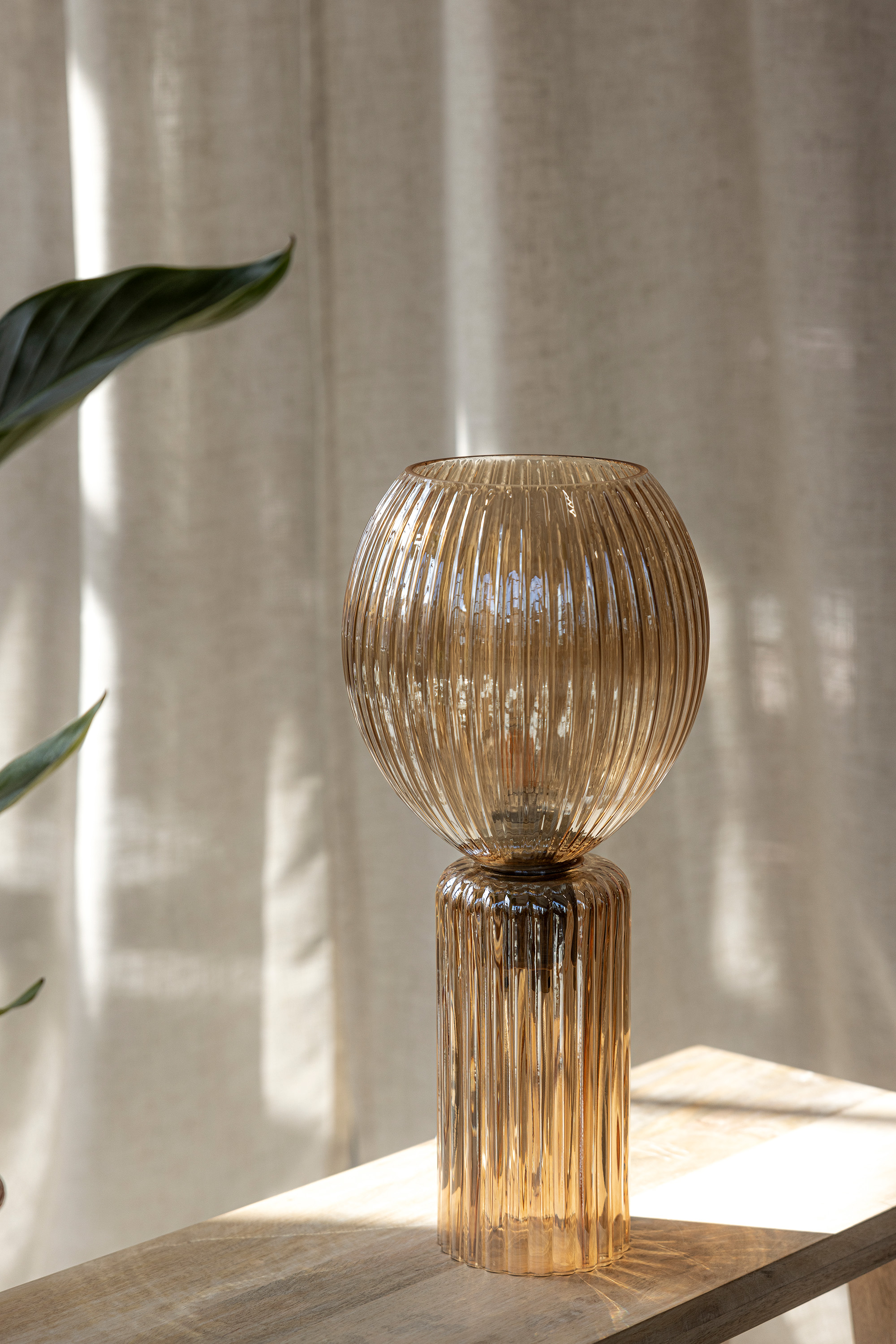 Markslöjd Toulipa lampa stołowa 1x40 W bursztynowa 108851