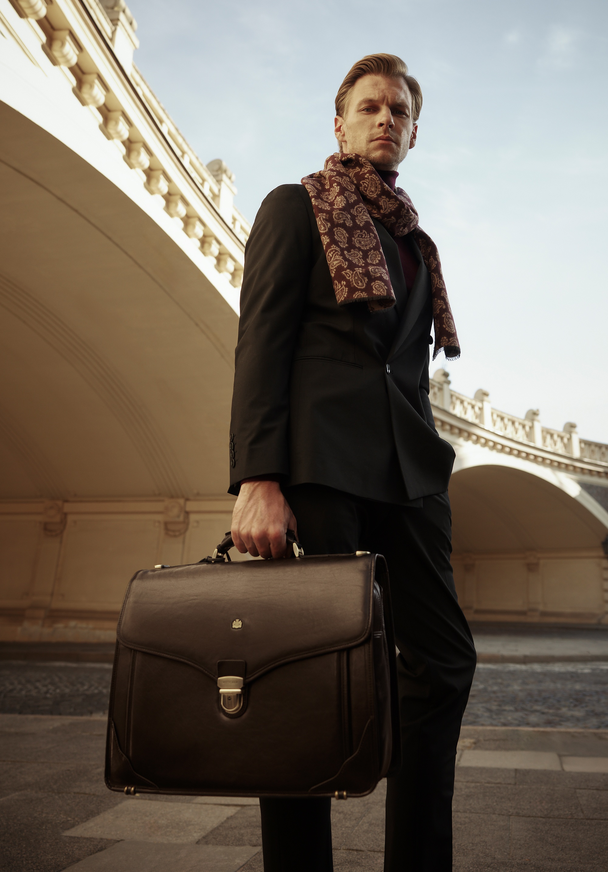 Teczka skórzana o wzmocnionych brzegach brązowa