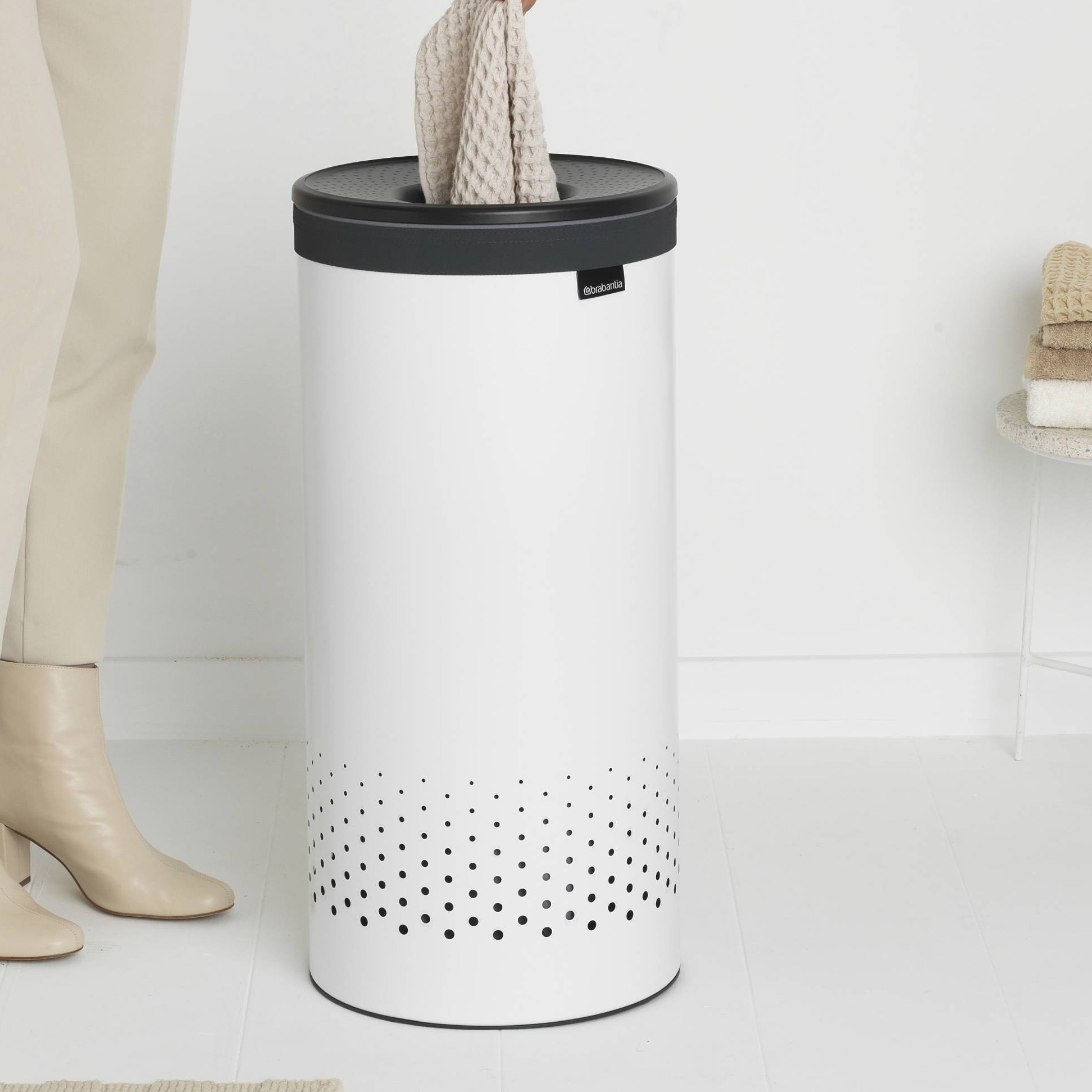 Brabantia kosz na bieliznę 35 l z pokrywą biały 304866