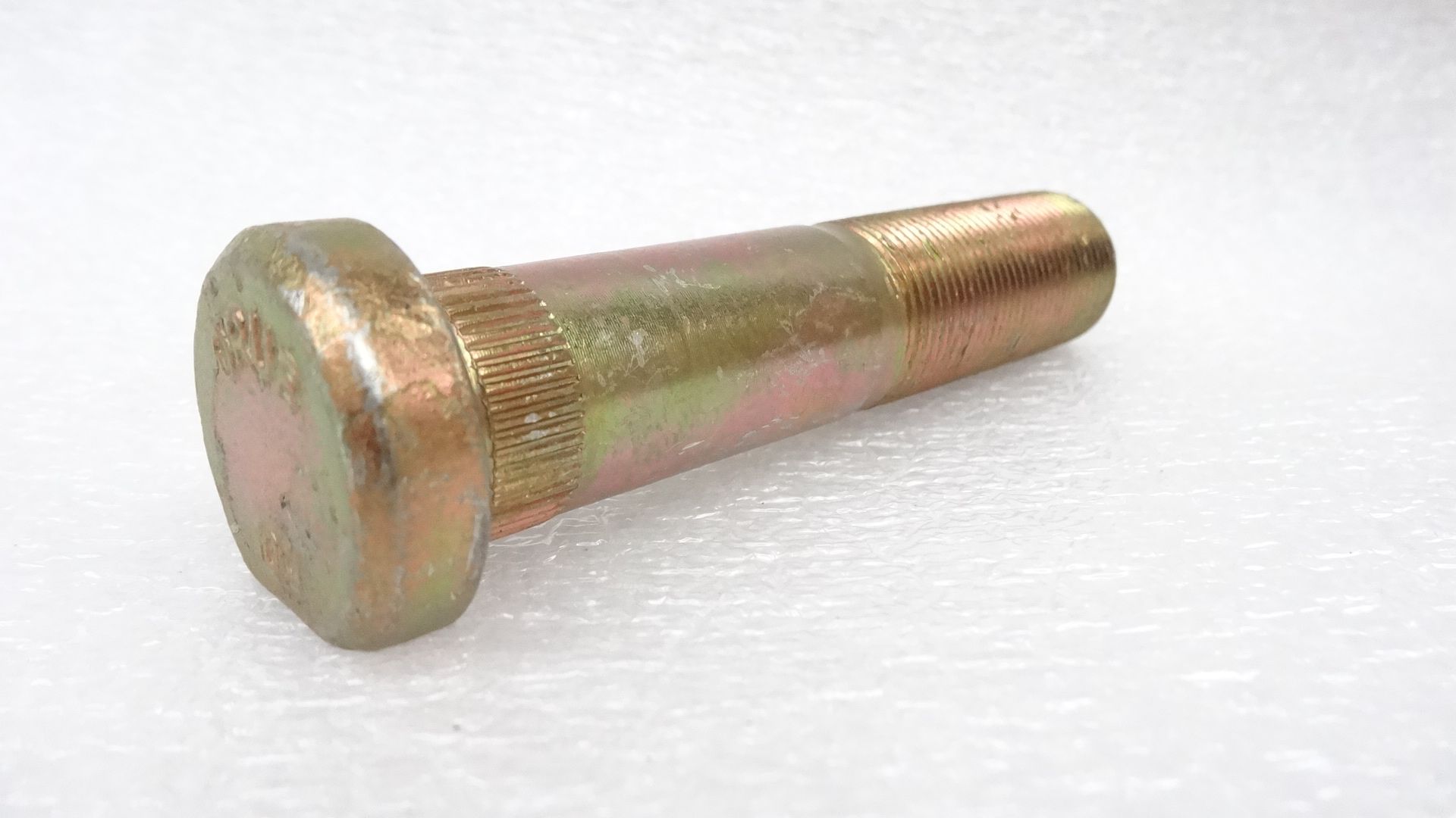 Śruba koła Massey Ferguson 3716105M2