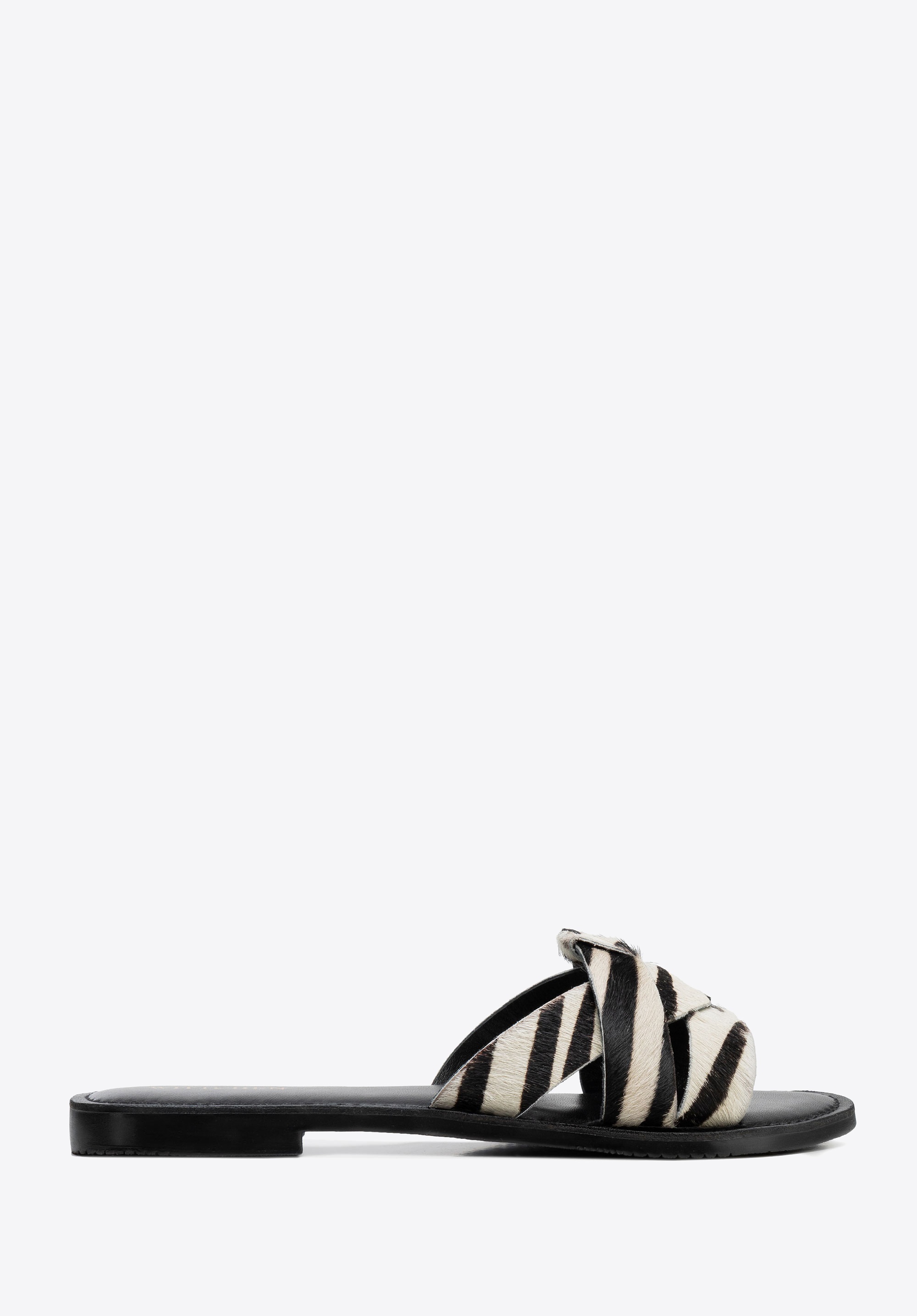 Damskie klapki ze skóry w zwierzęcy wzór czarno - beżowe