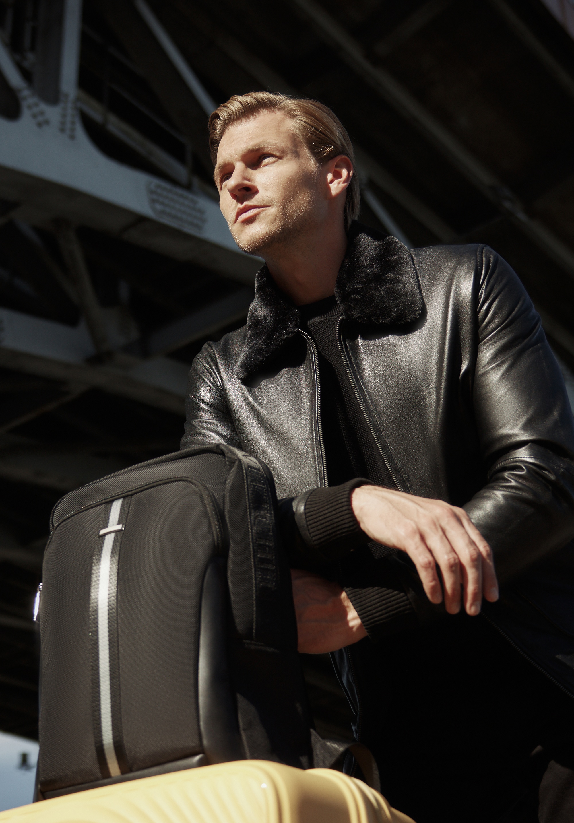 Wielofunkcyjny męski plecak do samolotu czarny