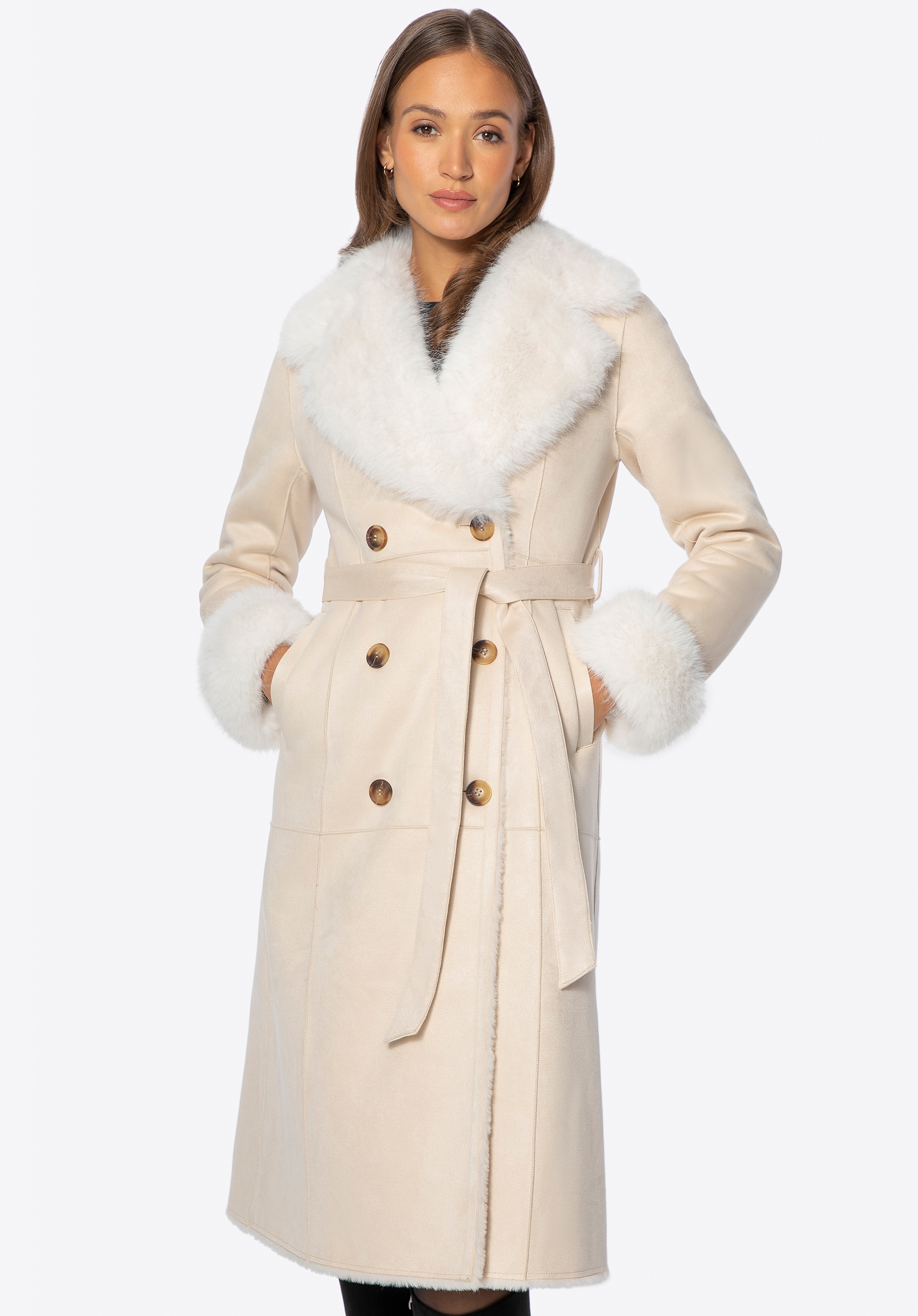 Dwurzędowy damski płaszcz z futrzanym kołnierzem kremowy