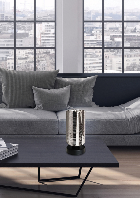 Srebrna lampka stołowa do salonu z kloszem szklanym COX chrom