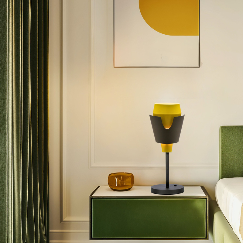 Żółta lampka stołowa z włącznikiem do salonu FALUN metal