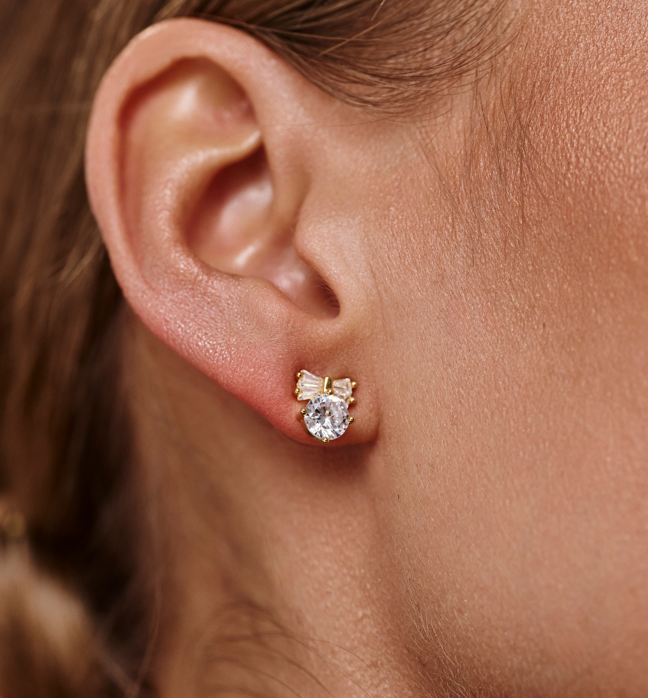 Kolczyki z kokardkami i cyrkoniami złote - By Dziubeka