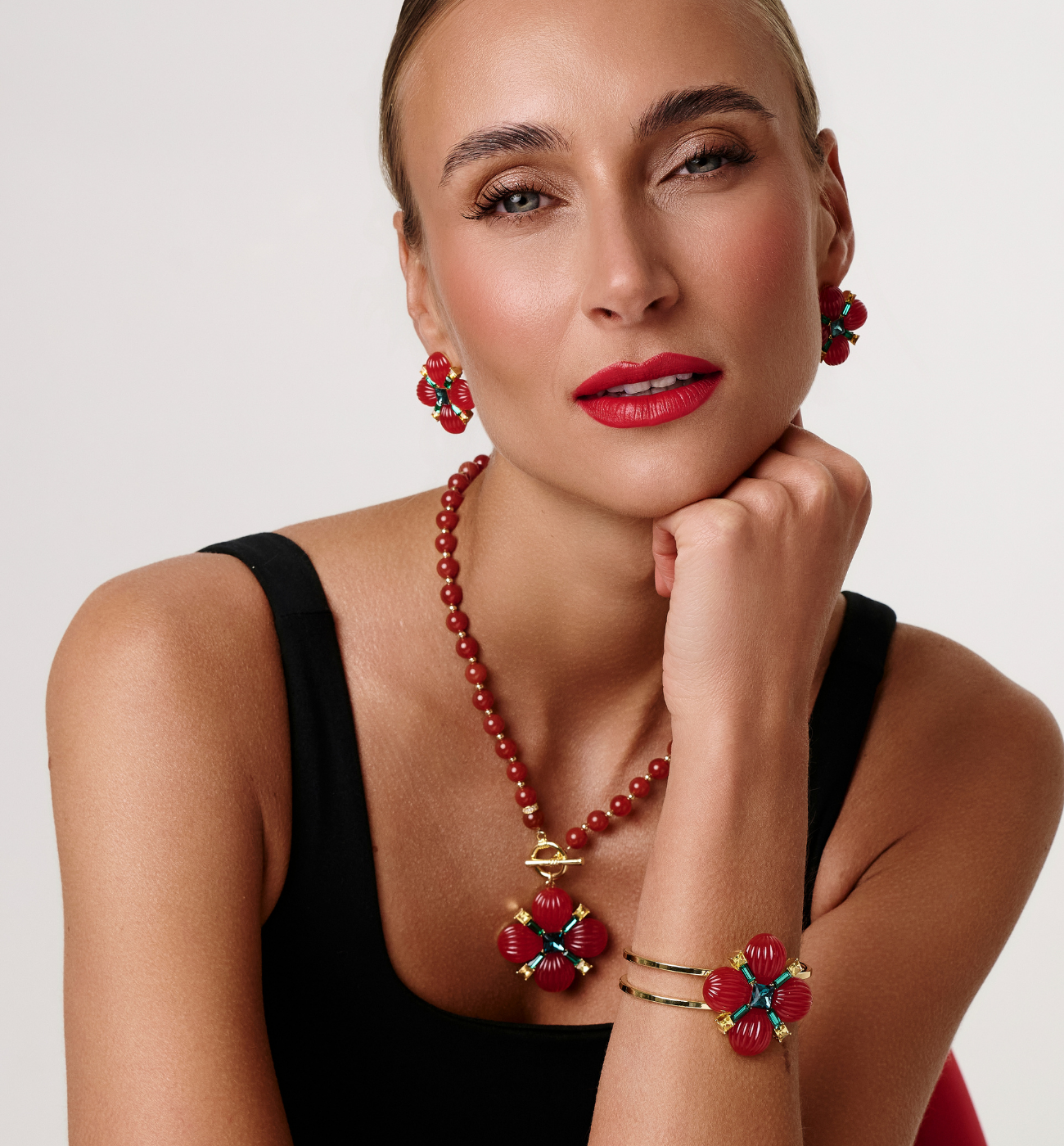 Zestaw biżuterii z czerwonym motywem kwiatowym ZN0161