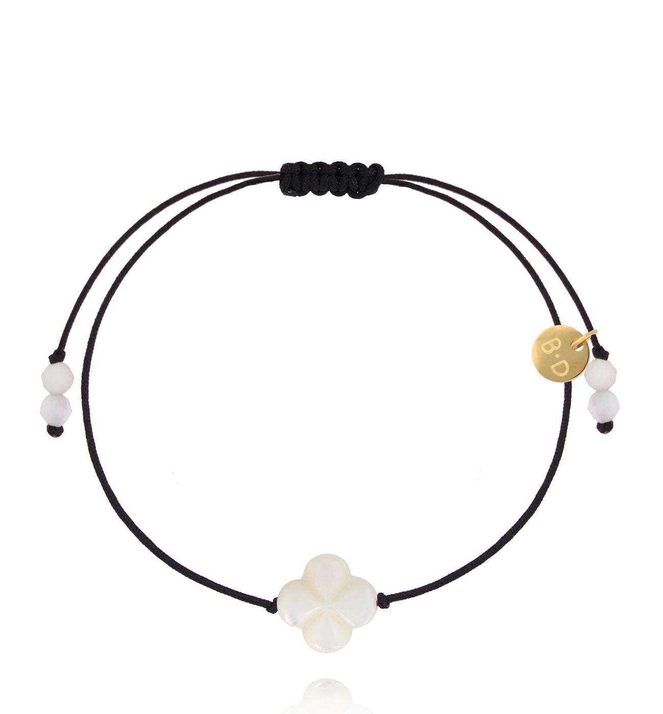 Bransoletka na czarnym sznurku z perłową koniczynką BMT0351