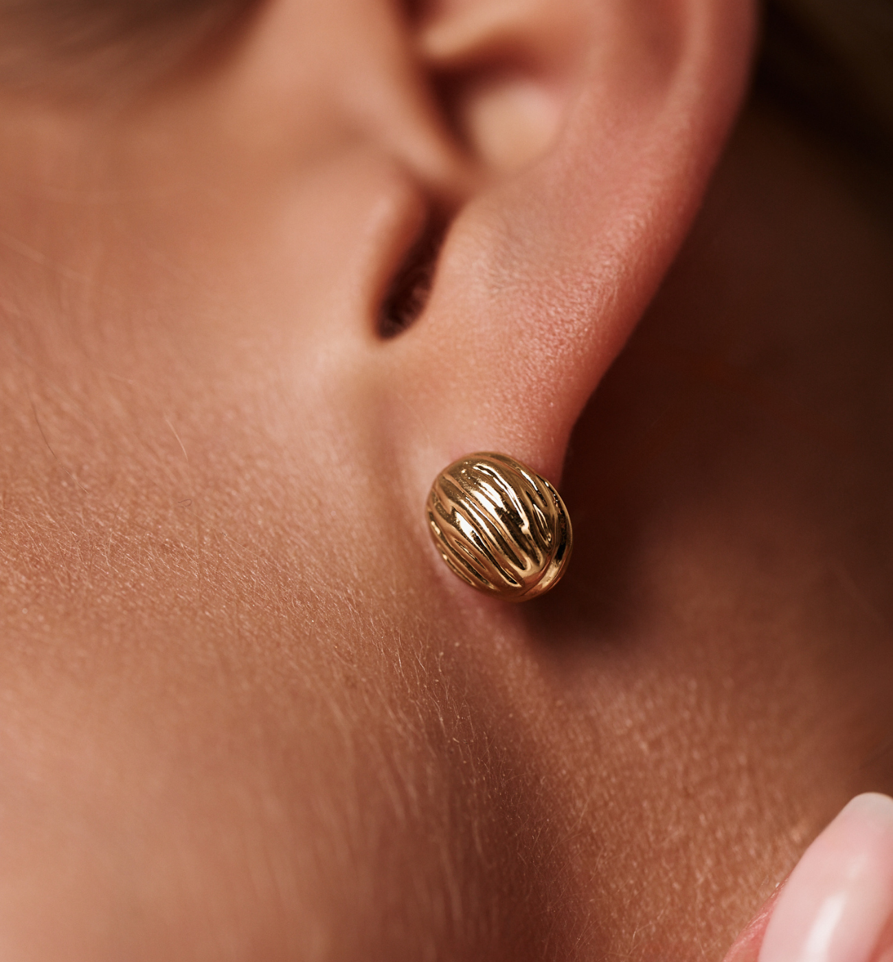 Kolczyki owalne małe fakturowane złote KSY0410