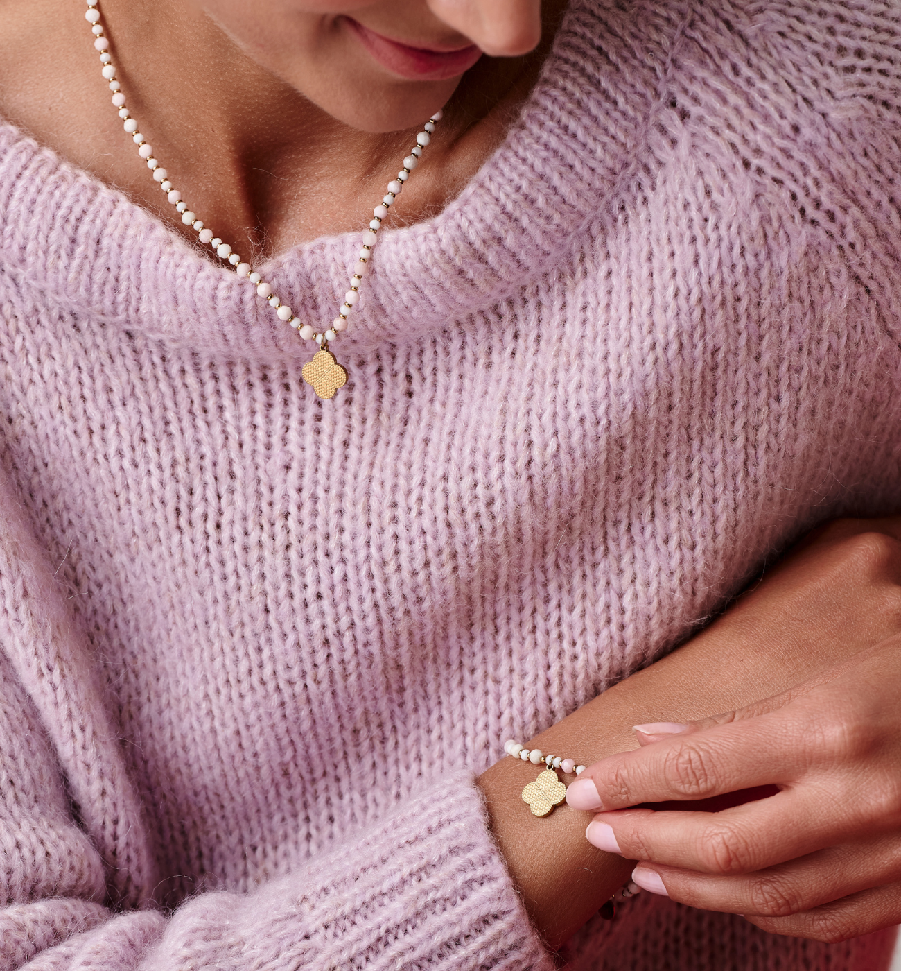 Zestaw biżuterii z jasnych kamieni z koniczynką ZN0199