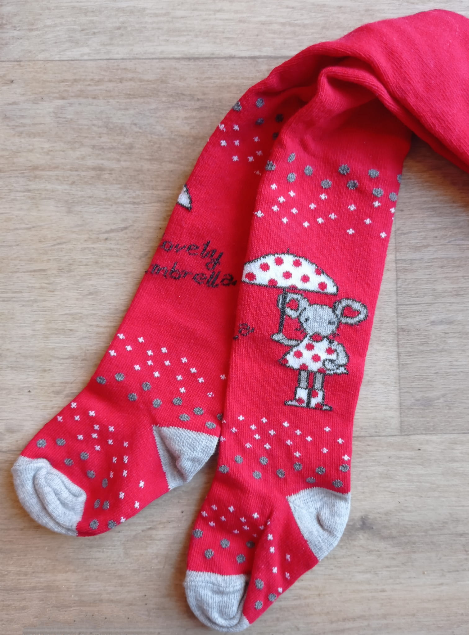 Czerwone bawełniane rajstopy dla dziewczynki