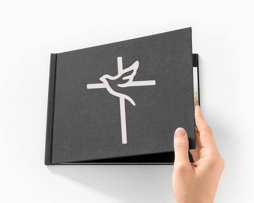 Napis Emblemat na ksiegę gości album do zdjęć gołąb i krzyż biały, dekoracja na Komunię Świętą Chrzest Święty