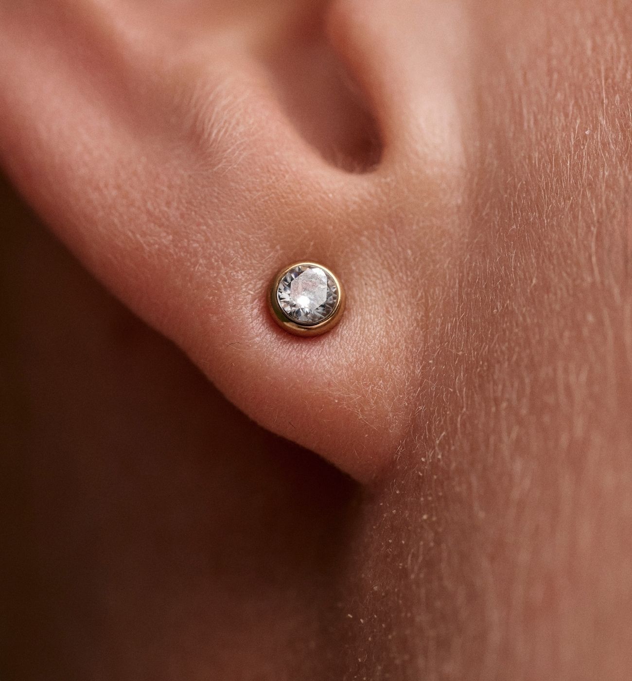 Kolczyki wkrętki z cyrkonią złote KSY0615 - By Dziubeka