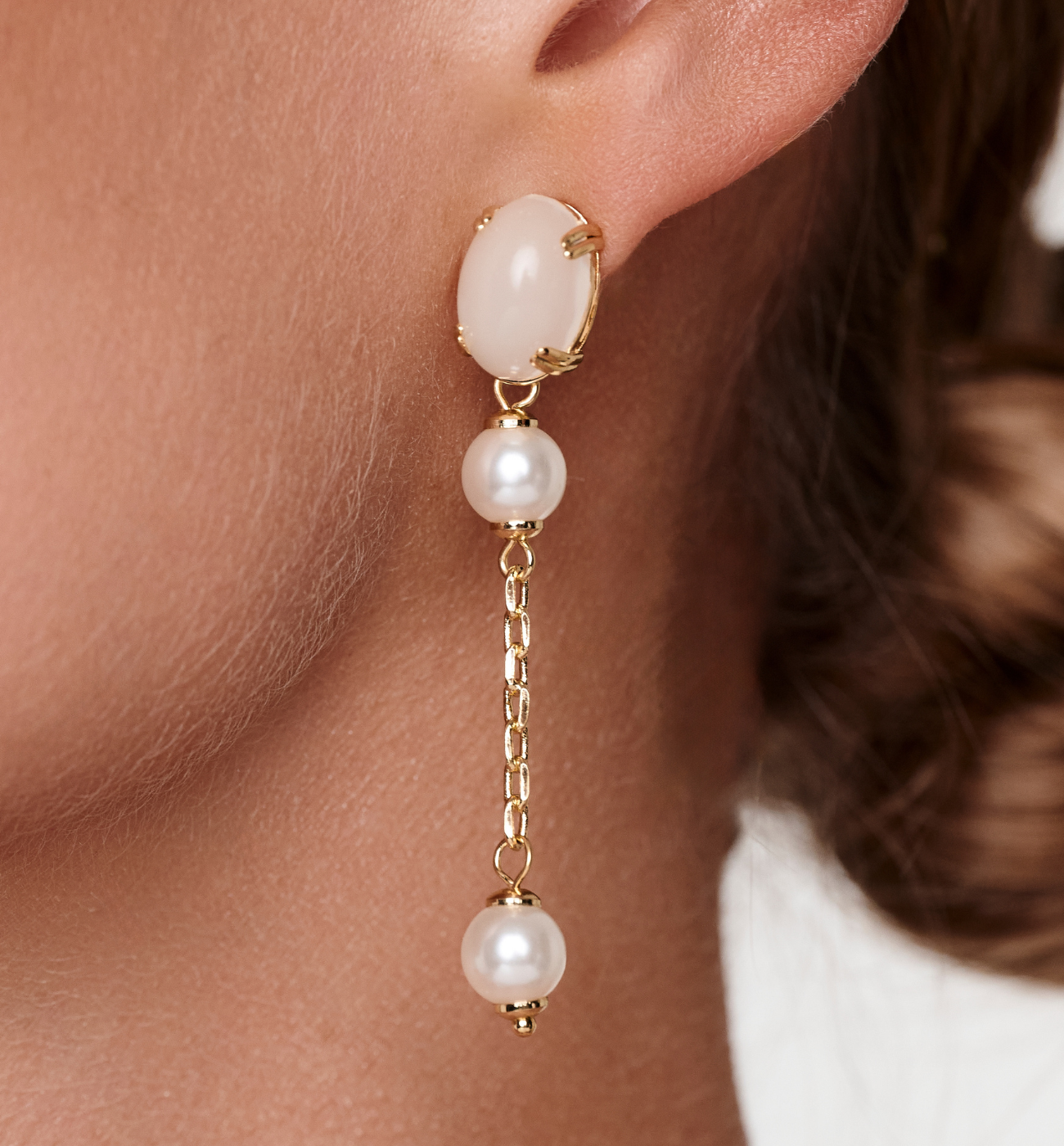 Kolczyki wiszące z perłami i złotym łańcuszkiem KSS2213