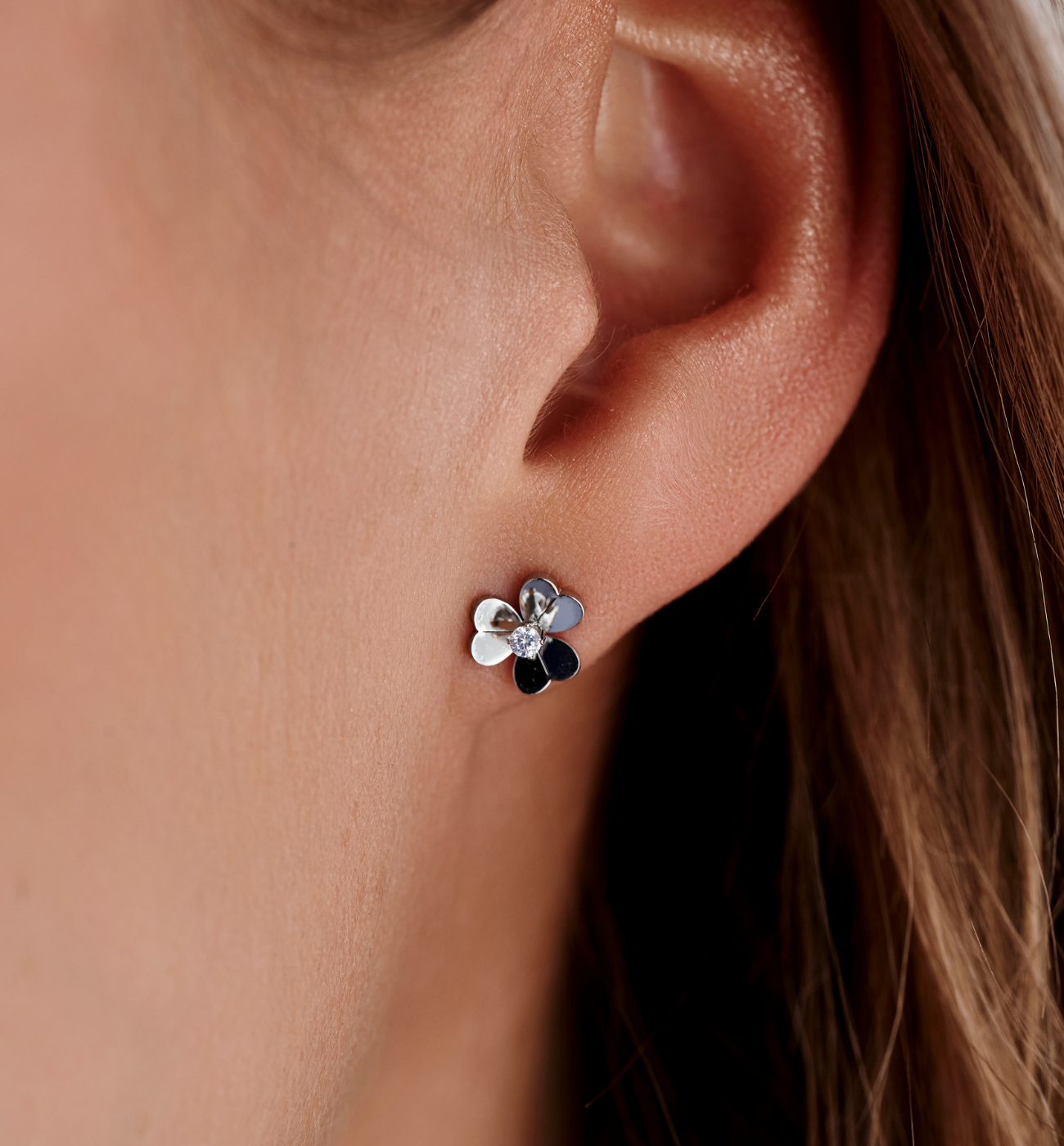 Kolczyki wkrętki w kształcie kwiatów z cyrkonią KSY0694