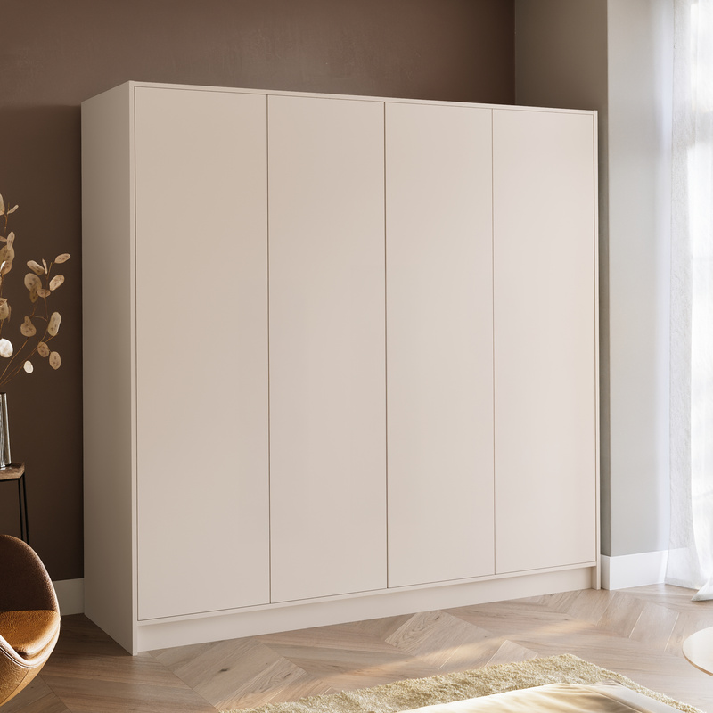 Czterodrzwiowa szafa 200 cm uchylna do sypialni z półkami i drążkiem GARIO