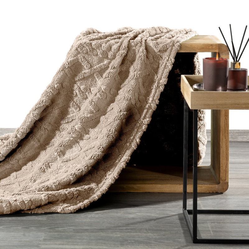 Beżowy koc 150x200 cm WILLA z ozdobnym plecionym warkoczem flano