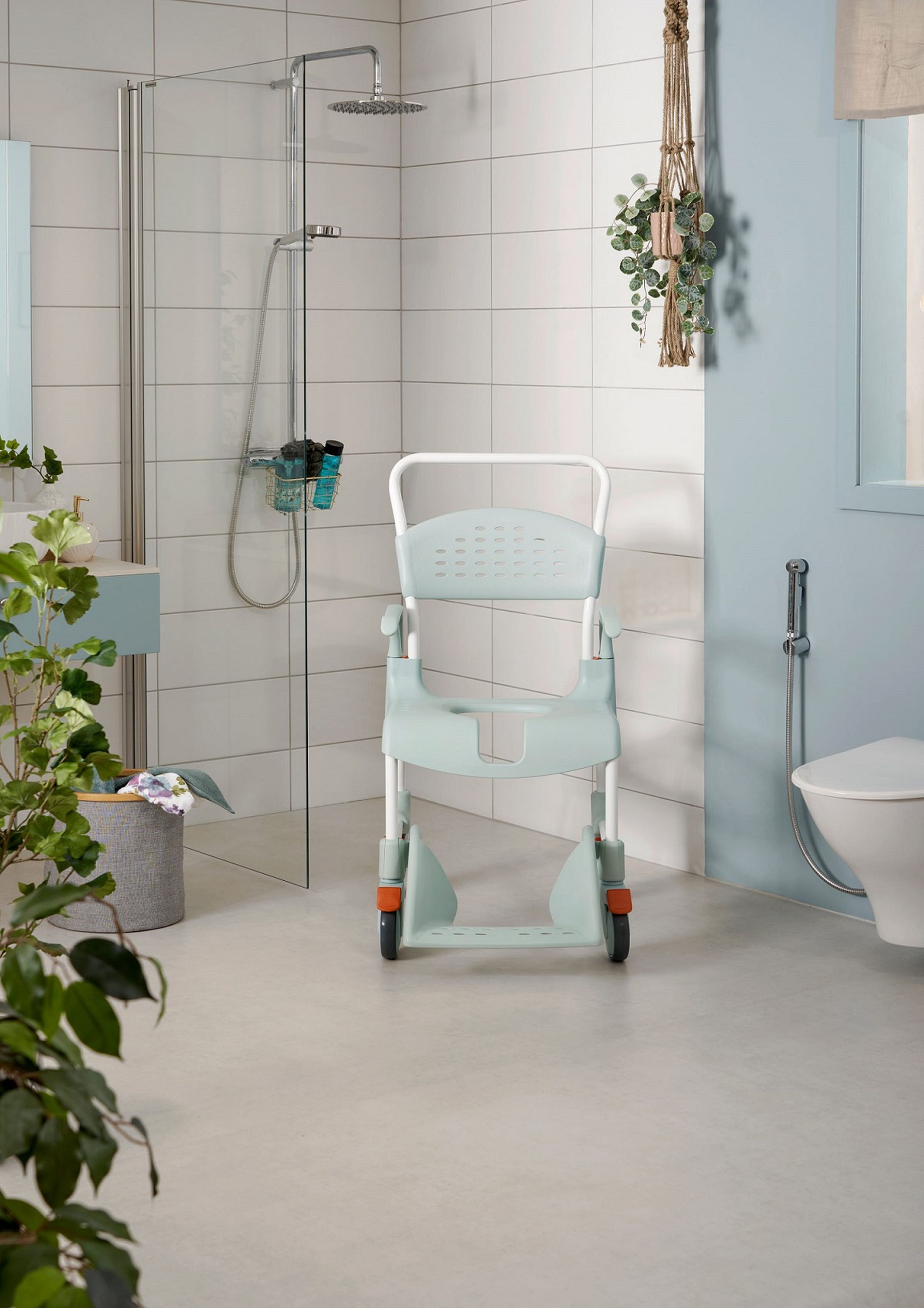 Etac Clean wózek inwalidzki z funkcją toalety zielona laguna 80229321