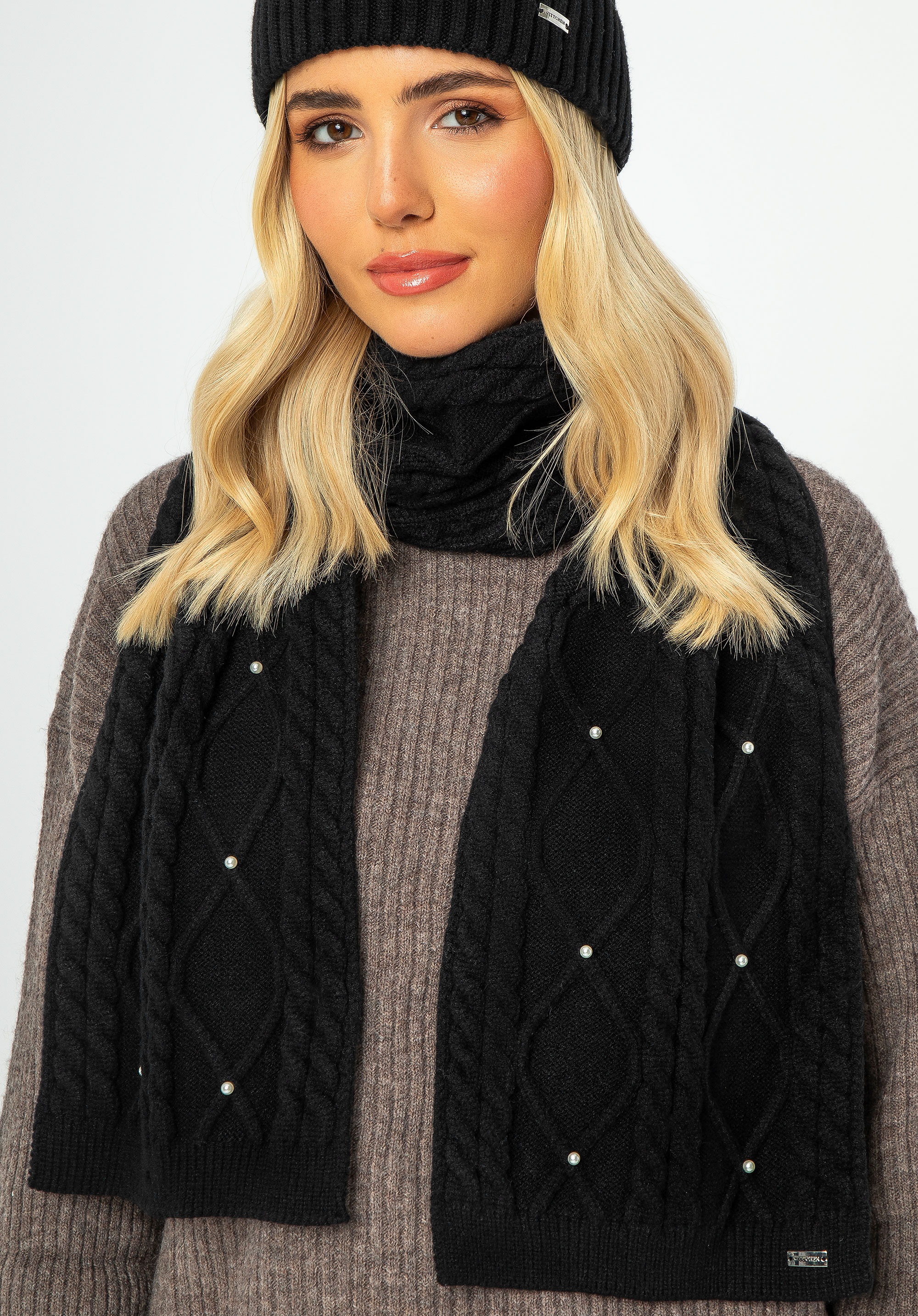 Damski szalik z perełkami czarny