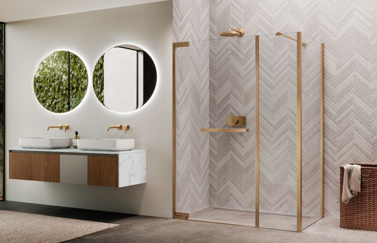 Darmowa Dostawa - Drzwi prysznicowe 140 cm uchylne złoty szczotkowany/szkło przezroczyste Novellini Essential N180GFL1401R