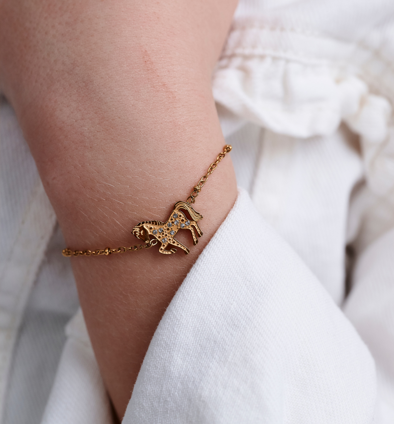 Bransoletka z konikiem i cyrkoniami na złotym łańcuszku BSY0568 - By Dziubeka