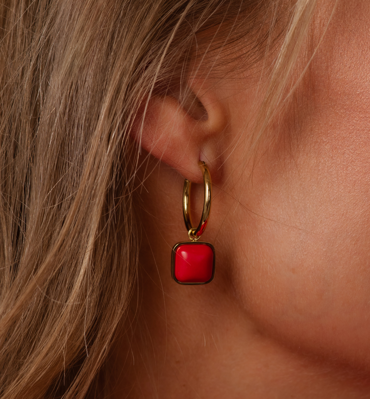 Kolczyki kółka z czerwonym koralem - By Dziubeka