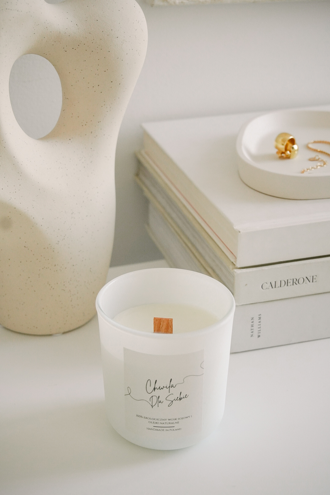 Lillow - ŚWIECA SOJOWA - chwila dla siebie - szklana, biały mat 270 ml - Uszyto w Polsce