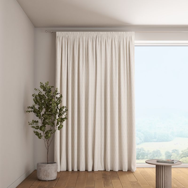 Zasłona na taśmie marszczącej 1 szt. 130 x 245 cm Dekoria beżowe trójkąty na kremowo-białym tle 1 szt.