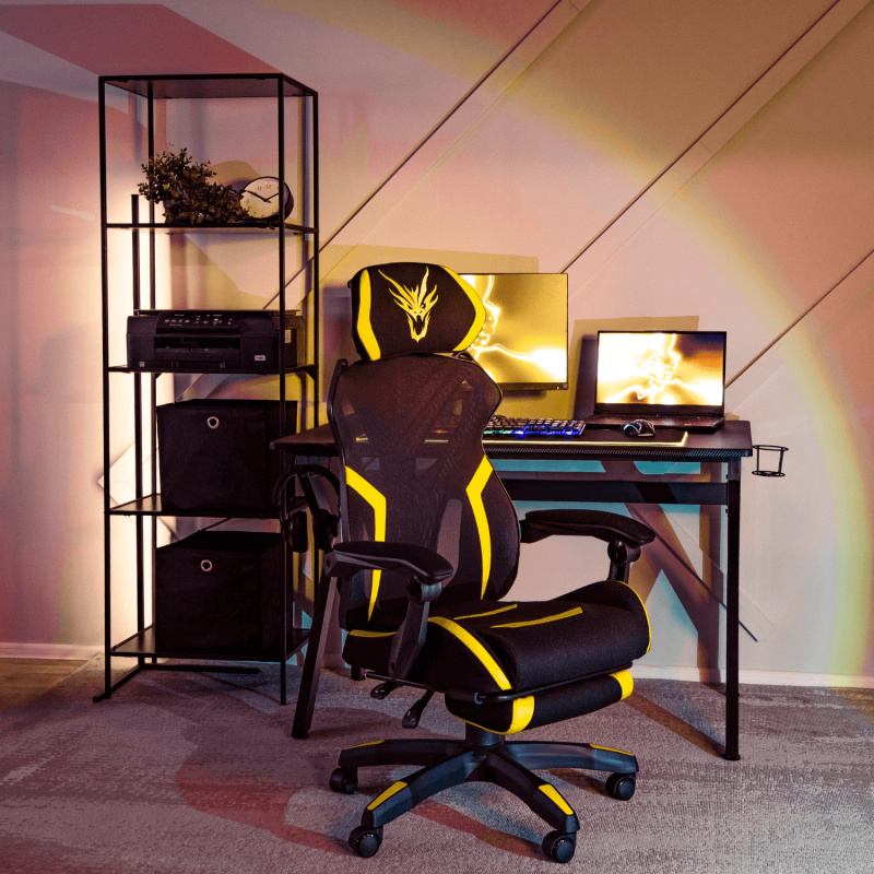 Czarno-żółty fotel obrotowy z podnóżkiem do biurka MAXIMO kauczukowe kółka