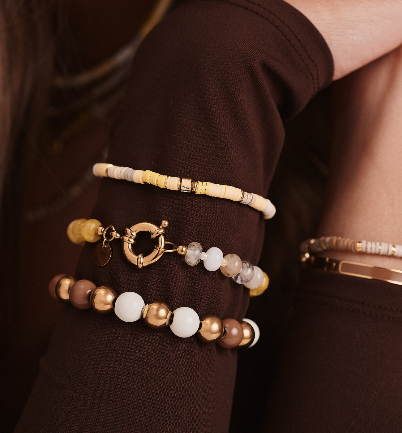 Zestaw bransoletek w ciepłych odcieniach beżu, karmelu i żółci ZN0033