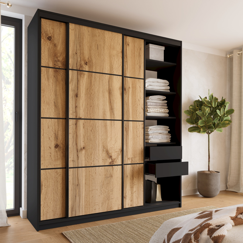 Trzydrzwiowa szafa przesuwna z półkami 200 cm LOFT MAX