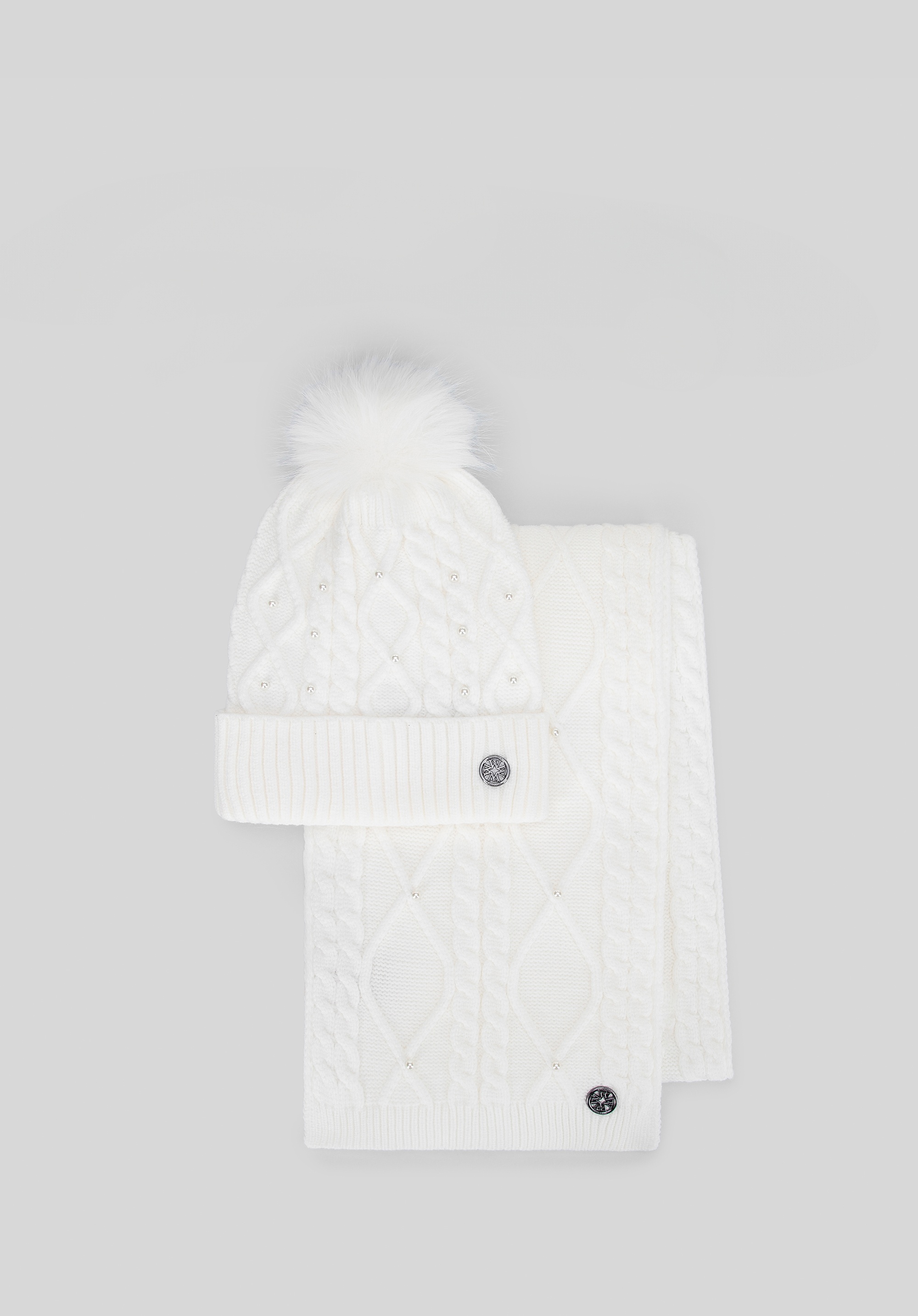 Damski zestaw zimowy w ozdobne perły biały